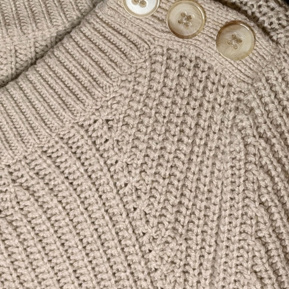 Ann Taylor Cream Crew Neck Sweater Size Medium—#119 - Picture 4 of 7